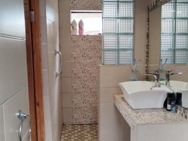 4 Bedroom Property for Sale in Gonubie Eastern Cape